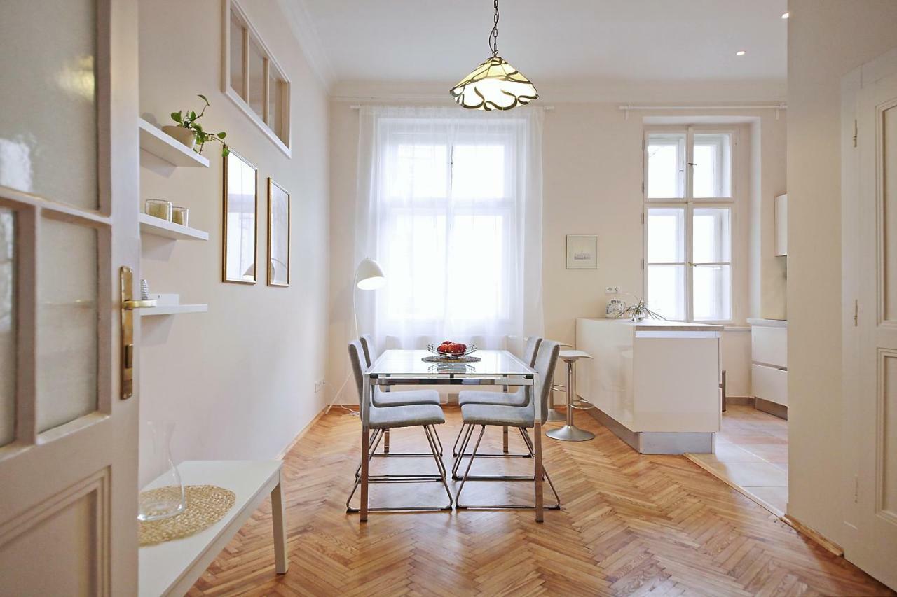 Apartment In The Heart Of Praha Eksteriør bilde